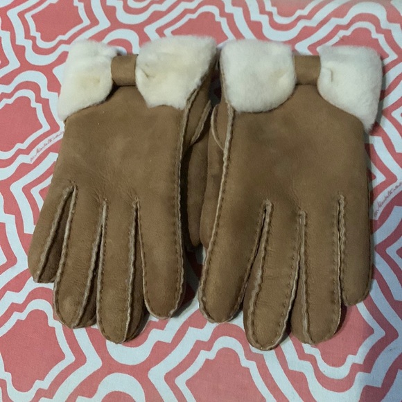 UGG Accessories - Ugg Winter Gloves **SOLD